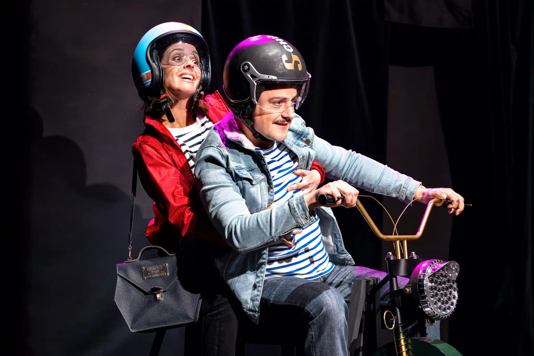 Entre rire et réflexion, comment la comédie moderne aborde-t-elle les sujets de société ?