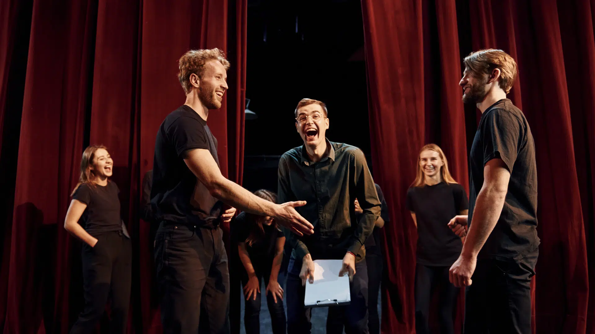 Renforcez la cohésion d’équipe grâce au théâtre – Une expérience de team-building inoubliable